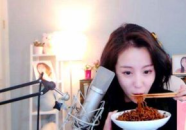 娱乐吃瓜酱招待朋友